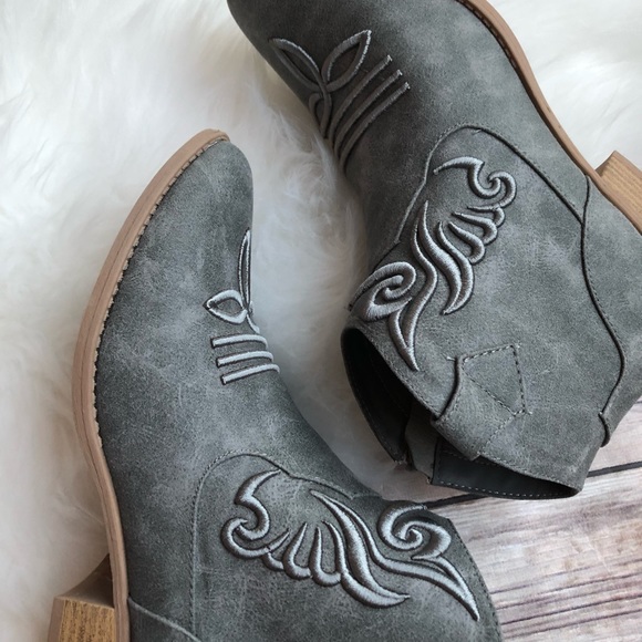 Ankle embroidered cowgirl booties - Picture 8 of 8